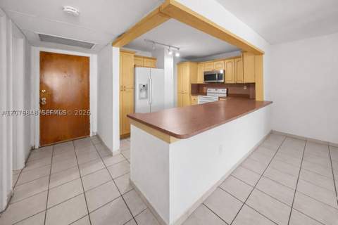 6450 Collins Ave 205, Miami Beach FL - photo 15 of 39