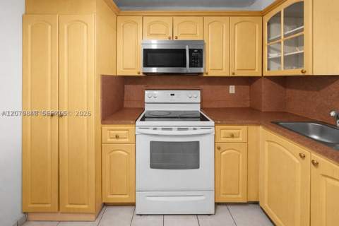 6450 Collins Ave 205, Miami Beach FL - photo 17 of 39