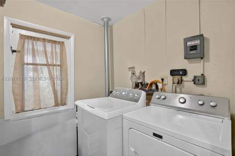 18569 SW 89th Pl, Cutler Bay FL - photo 10 of 38