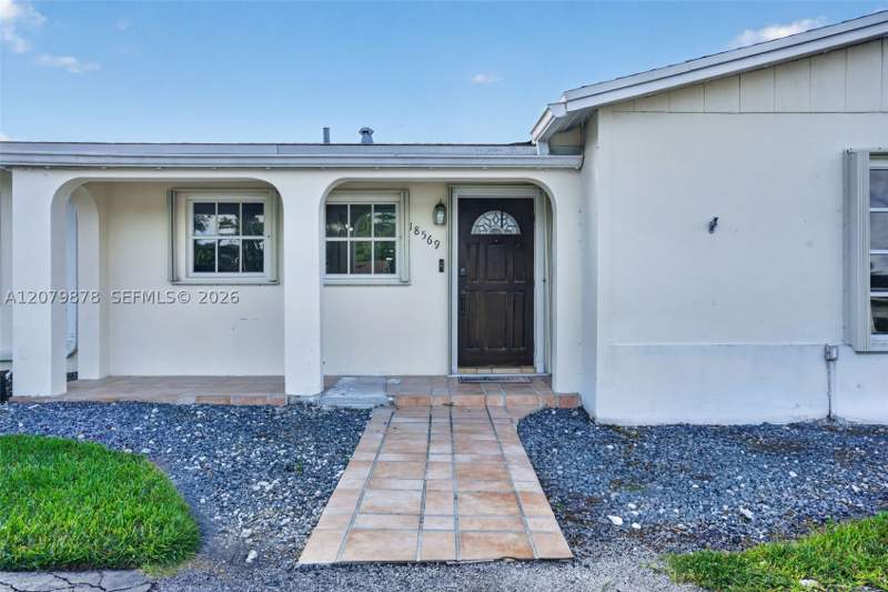 4 bedroom SingleFamilyResidence at 18569 SW 89th Pl, Section Nineteen Bel Aire, Cutler Bay — photo 3