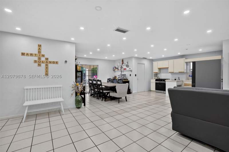 4 bedroom SingleFamilyResidence at 18569 SW 89th Pl, Section Nineteen Bel Aire, Cutler Bay — photo 4