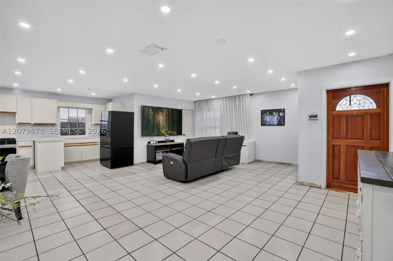 4 bedroom SingleFamilyResidence at 18569 SW 89th Pl, Section Nineteen Bel Aire, Cutler Bay — photo 5