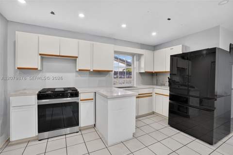 18569 SW 89th Pl, Cutler Bay FL - photo 7 of 38