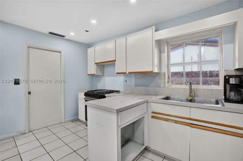 18569 SW 89th Pl, Cutler Bay FL - photo 8 of 38