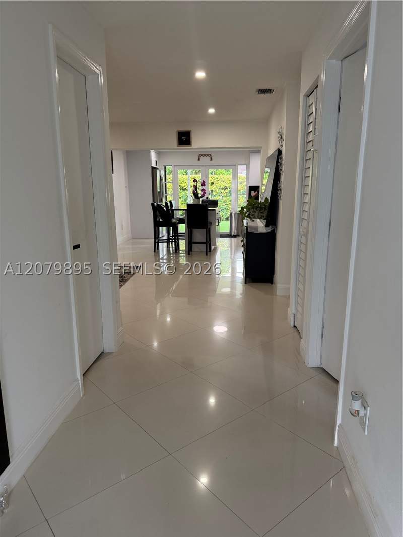 4 bedroom SingleFamilyResidence at 10411 SW sw 51st St, Heftler Homes Sec 3, Miami — photo 4