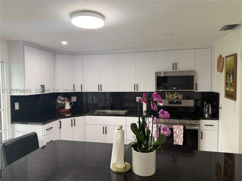 10411 SW sw 51st St, Miami FL - photo 9 of 55