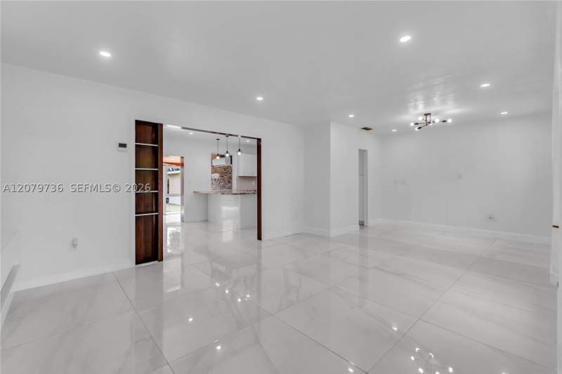 2 bedroom SingleFamilyResidence at 9450 SW 25th Dr, Coral Gardens, Miami — photo 5