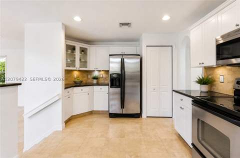 10916 NW 58th Ter, Doral FL - photo 9 of 41