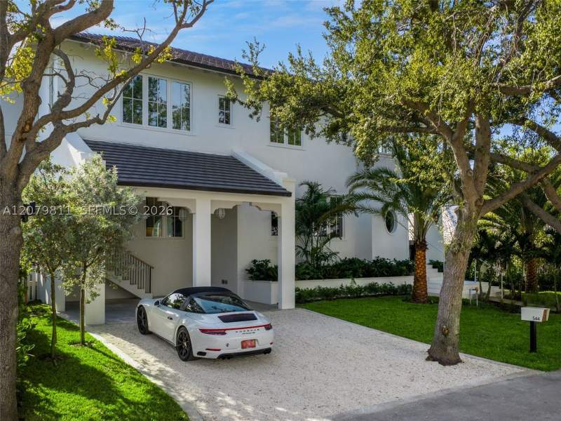 6 bedroom SingleFamilyResidence at 544 Warren Ln, Tropical Isle Homes Sub, Key Biscayne — photo 2