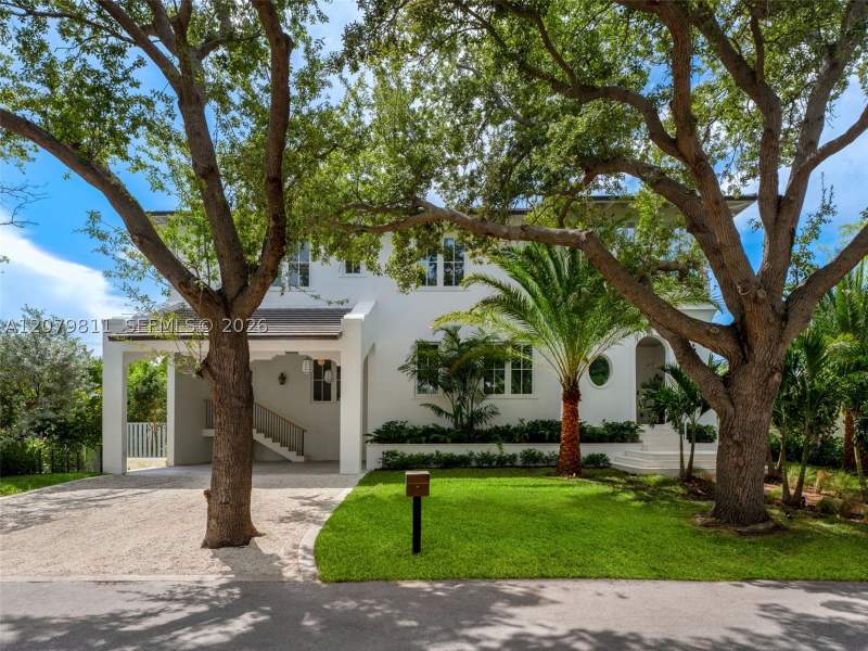 6 bedroom SingleFamilyResidence at 544 Warren Ln, Tropical Isle Homes Sub, Key Biscayne — photo 4