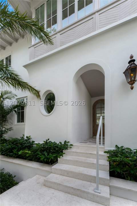 544 Warren Ln, Key Biscayne FL - photo 6 of 59