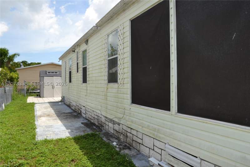 2 bedroom MobileHome at 19800 SW 180 Ave #584, Americana Village Condo, Miami — photo 3