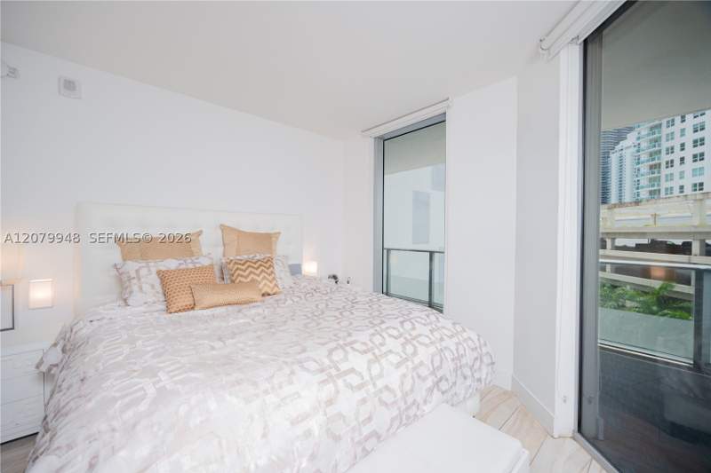 1 bedroom Condominium at 1300 Brickell Bay Dr 710, Brickellhouse Condo, Miami — photo 2