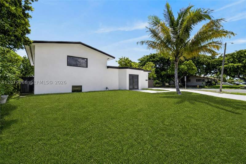 3 bedroom SingleFamilyResidence at 1200 NE 204th Ter, Mansionette Homes Sec 2, Miami — photo 2