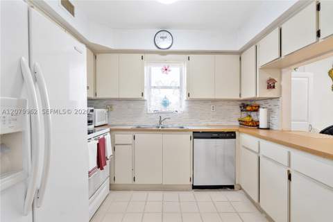 5825 W 25 Ct 212, Hialeah FL - photo 15 of 32