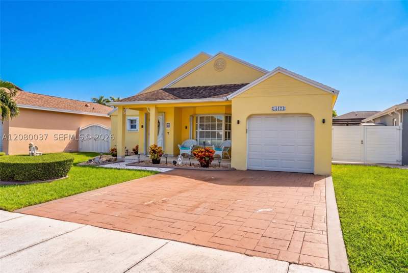 3 bedroom SingleFamilyResidence at 15421 SW 144th Ct, American Homes, Miami — photo 2