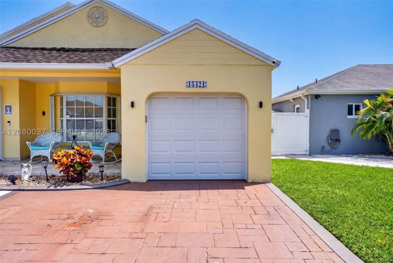 3 bedroom SingleFamilyResidence at 15421 SW 144th Ct, American Homes, Miami — photo 3