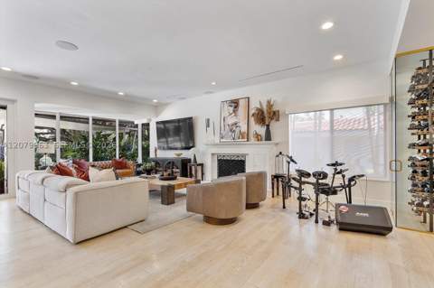 652 NE 105th St, Miami Shores FL - photo 19 of 64