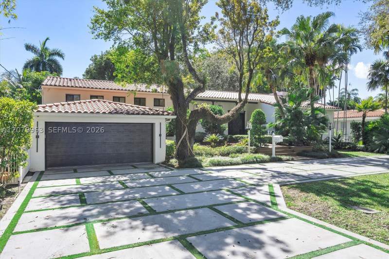 5 bedroom SingleFamilyResidence at 652 NE 105th St, Golf View Est Corr Plat, Miami Shores — photo 5
