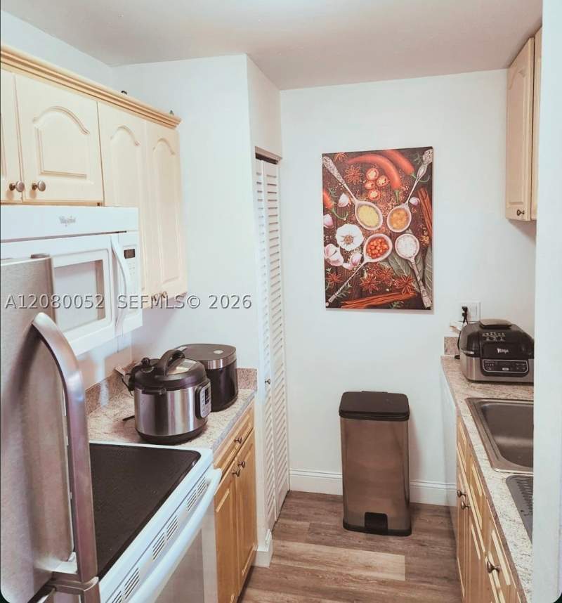 3 bedroom Condominium at 6480 W 27th Ct 54-22, Lago Grande Condo Three C, Hialeah — photo 4