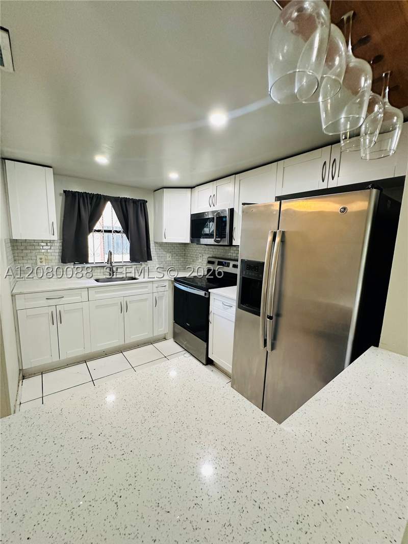 2 bedroom Condominium at 6565 W 26th Dr 34-104, Lago Grande Three-A Condo, Hialeah — photo 2