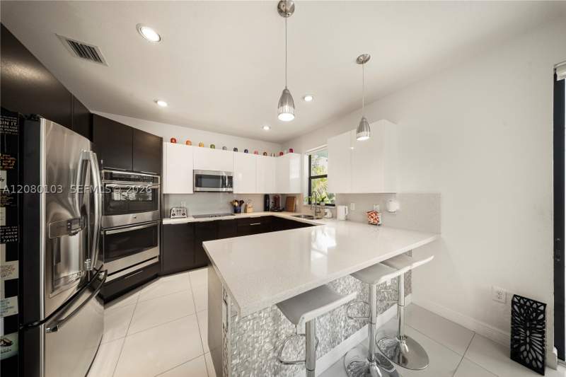 4 bedroom SingleFamilyResidence at 10269 NW 86th St, Grand Bay North, Doral — photo 5