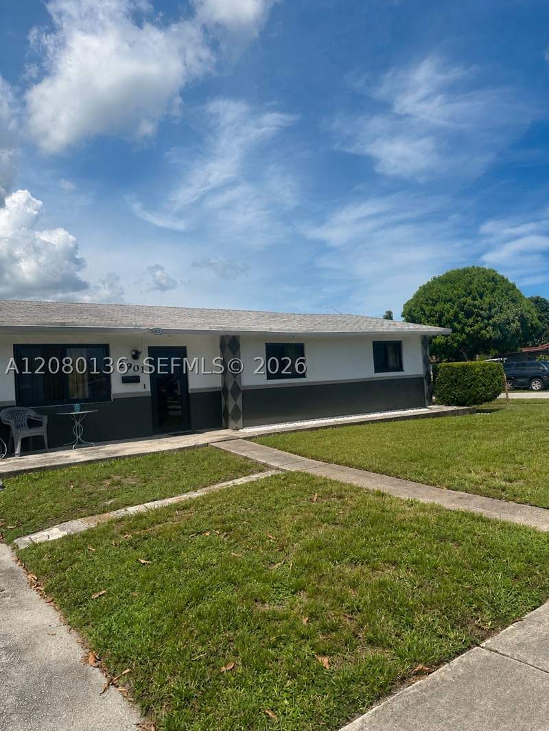 3 bedroom SingleFamilyResidence at 2901 NW 209th Ter, Liberty Homes Estates Sec, Miami Gardens — photo 2