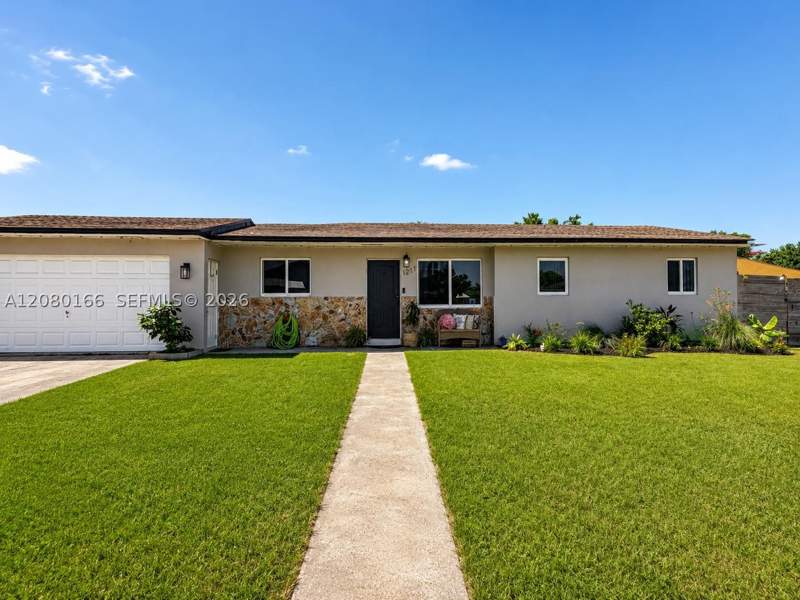 4 bedroom SingleFamilyResidence at 1211 NW 18th St, Homriv Subdivision, Homestead — photo 2