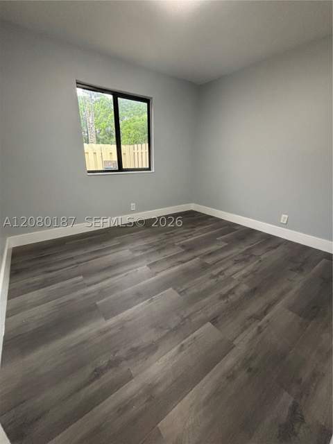 453 NE 210th Ter, Miami FL - photo 16 of 23