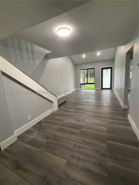 453 NE 210th Ter, Miami FL - photo 6 of 23