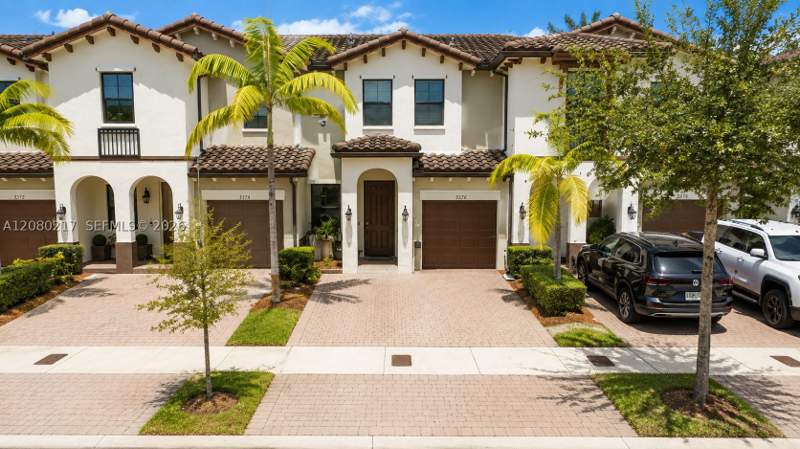 3 bedroom Townhouse at 10327 NW 89th Ter, Grand Bay North, Doral — photo 2