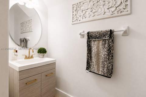 10327 NW 89th Ter, Doral FL - photo 7 of 35