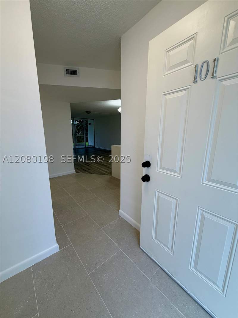 2 bedroom Condominium at 1101 NE 191st St H101, Rolling Green Condo H, Miami — photo 2