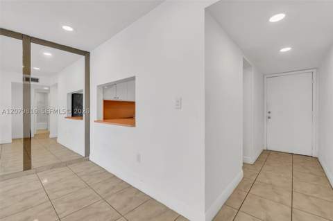 1975 W 44th Pl A302, Hialeah FL - photo 11 of 30