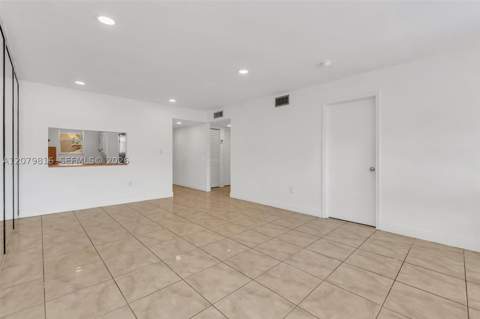 1975 W 44th Pl A302, Hialeah FL - photo 12 of 30