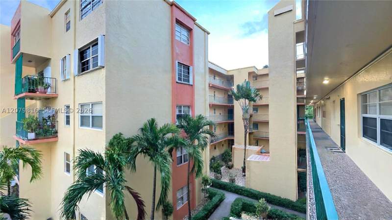 2 bedroom Condominium at 1975 W 44th Pl A302, Towers Of Westland Condo, Hialeah — photo 4