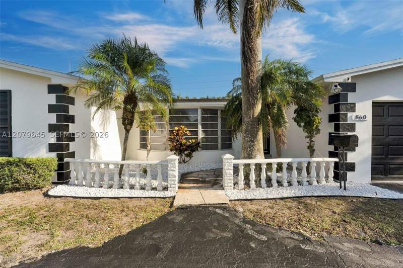 3 bedroom SingleFamilyResidence at 860 NW 207th St, North Dade Country Club V, Miami Gardens — photo 5