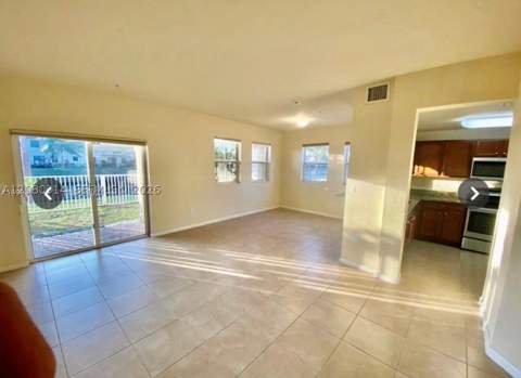 8650 NW 97 Ave 108, Doral FL - photo 6 of 17