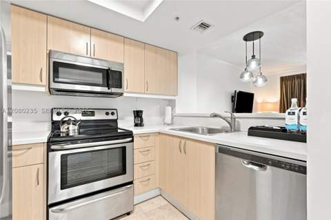 2951 S Bayshore Dr 305, Miami FL - photo 10 of 32