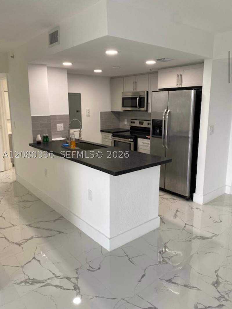 2 bedroom Condominium at 816 NW 11th St 902, Seybold Pointe Condo, Miami — photo 3