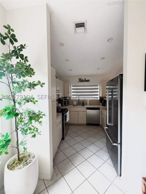 21780 SW 99th Pl, Cutler Bay FL - photo 11 of 38