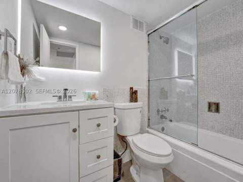 5225 Collins Ave 1516, Miami Beach FL - photo 12 of 32