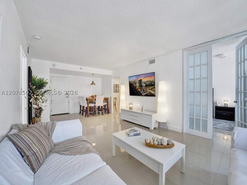2 bedroom Condominium at 5225 Collins Ave 1516, The Alexander Condo, Miami Beach — photo 3