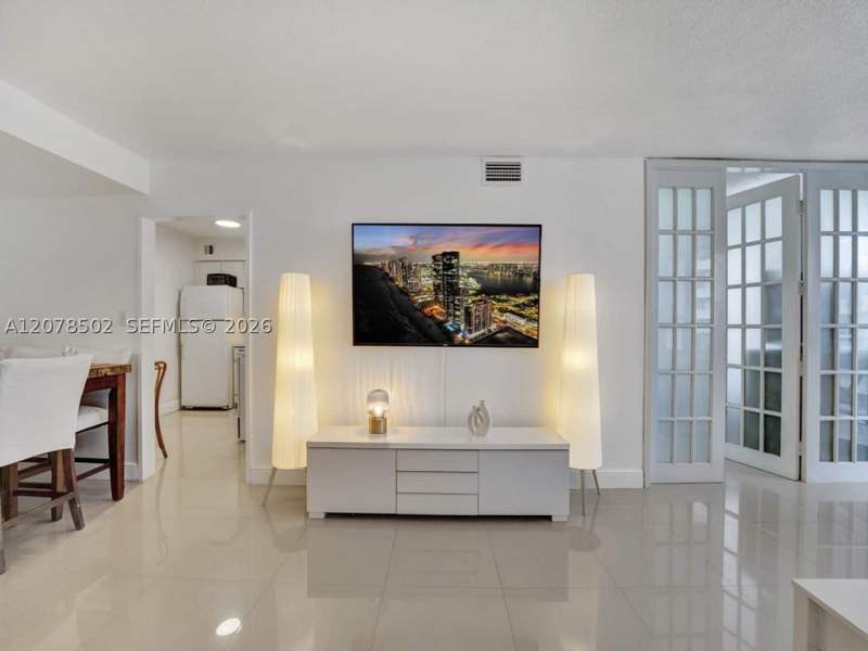 2 bedroom Condominium at 5225 Collins Ave 1516, The Alexander Condo, Miami Beach — photo 5