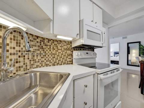 5225 Collins Ave 1516, Miami Beach FL - photo 7 of 32