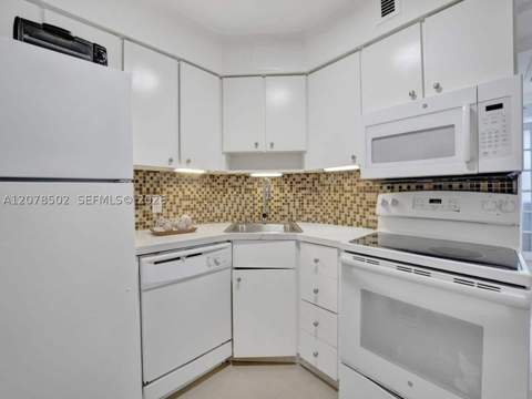 5225 Collins Ave 1516, Miami Beach FL - photo 8 of 32