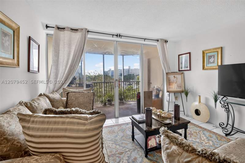 1 bedroom Condominium at 1770 NE 191st St 401-1, Jade Winds Group -, Miami — photo 3