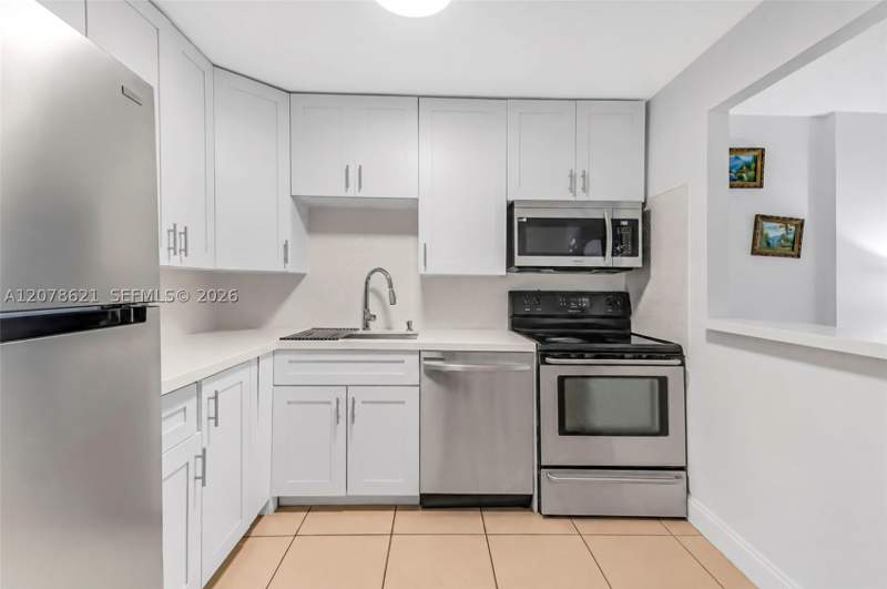 1 bedroom Condominium at 16950 W Dixie Hwy A626, Woodside Apts Condo, North Miami Beach — photo 2