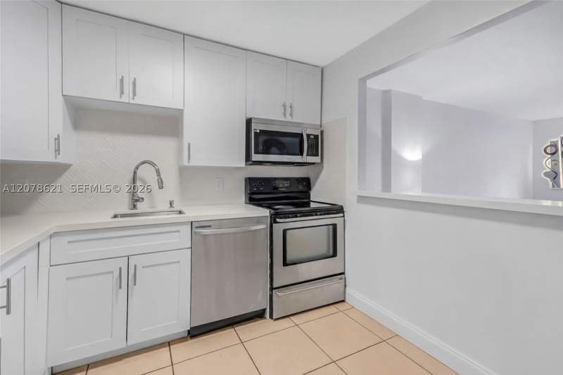 1 bedroom Condominium at 16950 W Dixie Hwy A626, Woodside Apts Condo, North Miami Beach — photo 3