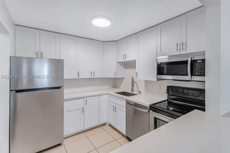 1 bedroom Condominium at 16950 W Dixie Hwy A626, Woodside Apts Condo, North Miami Beach — photo 4